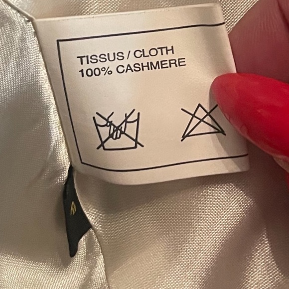 Luxury cream cashmere cape, trimmed in genuine fox fur - Picture 9 of 9